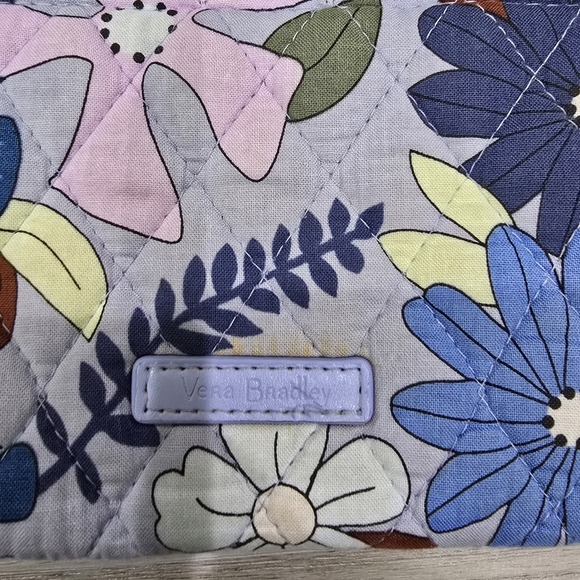 Vera Bradley RFID Accordion Wristlet Purple Floral Wallet See Pics - Picture 2 of 5